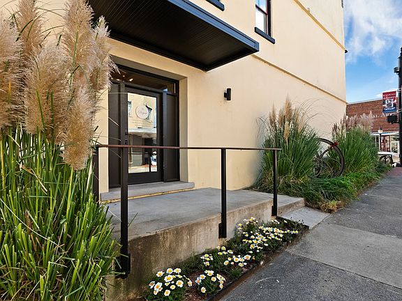 4th image of 142 N Main St #2B