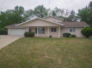 425 S Pioneer St, Warren, MN 56762