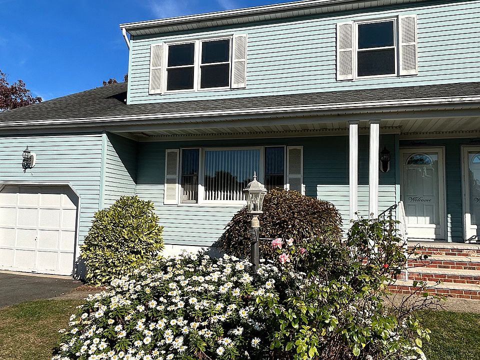 1st image of 19 Bonnie Dr