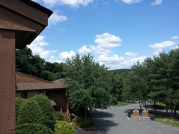 4th image of 17 Cedar Pond Ln
