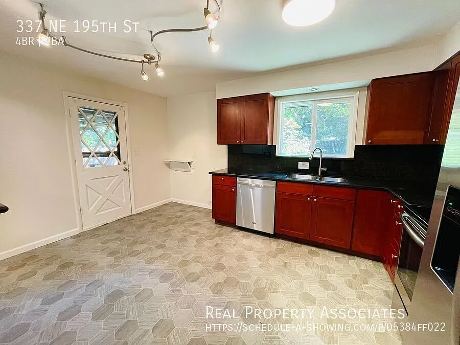 Pet friendly, Shoreline Rambler! — Photo 3