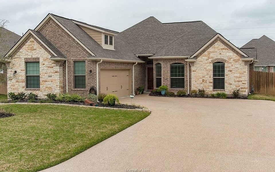 1st image of 2617 Forest Oaks Dr