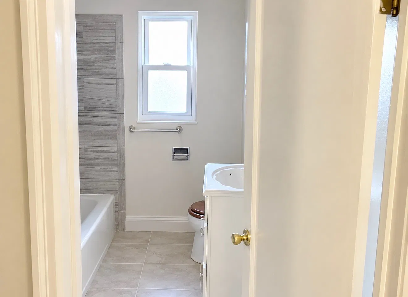 2 bed, 1200 sqft, $2,050 — Photo 2