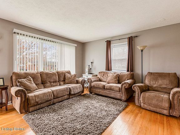 4th image of 8212 Latania Dr