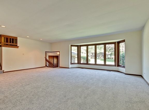 4th image of 51 Mills Ct