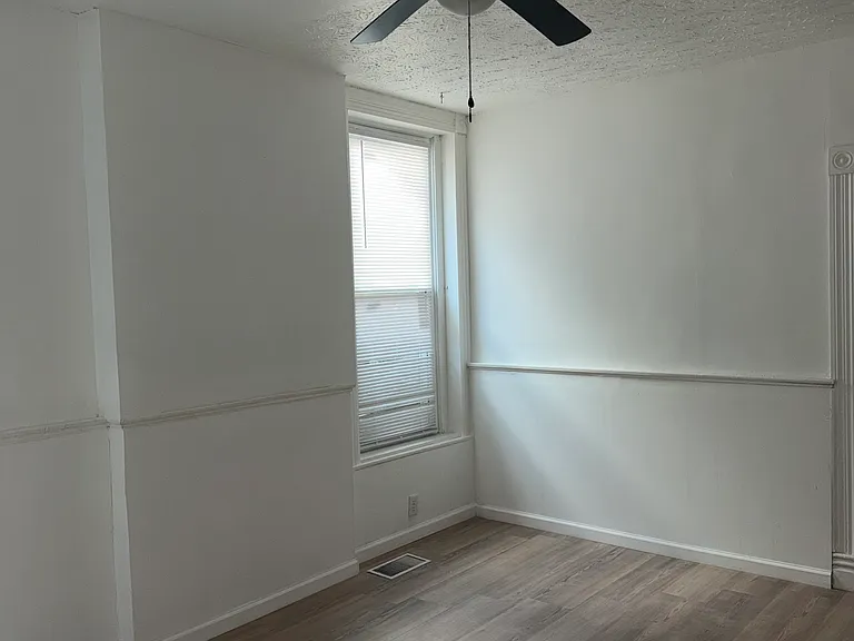124 W College St #7 — Photo 7