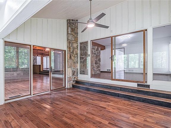 5th image of 4022 Wesley Chapel Rd