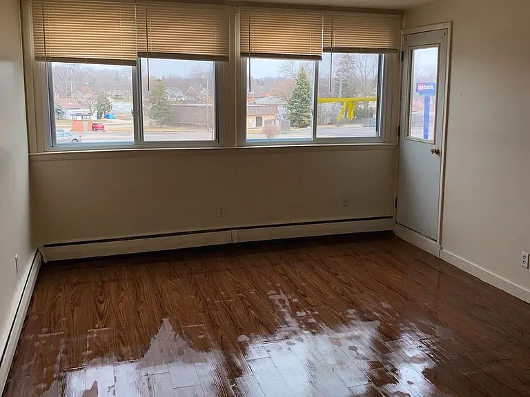 9913 W Lisbon Ave — Photo 3