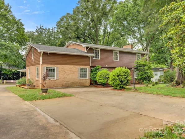 841 12th Ave NW, Hickory, NC 28601