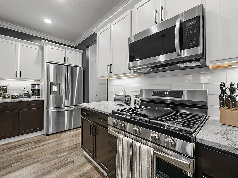 127 E 8th Ave — Photo 4