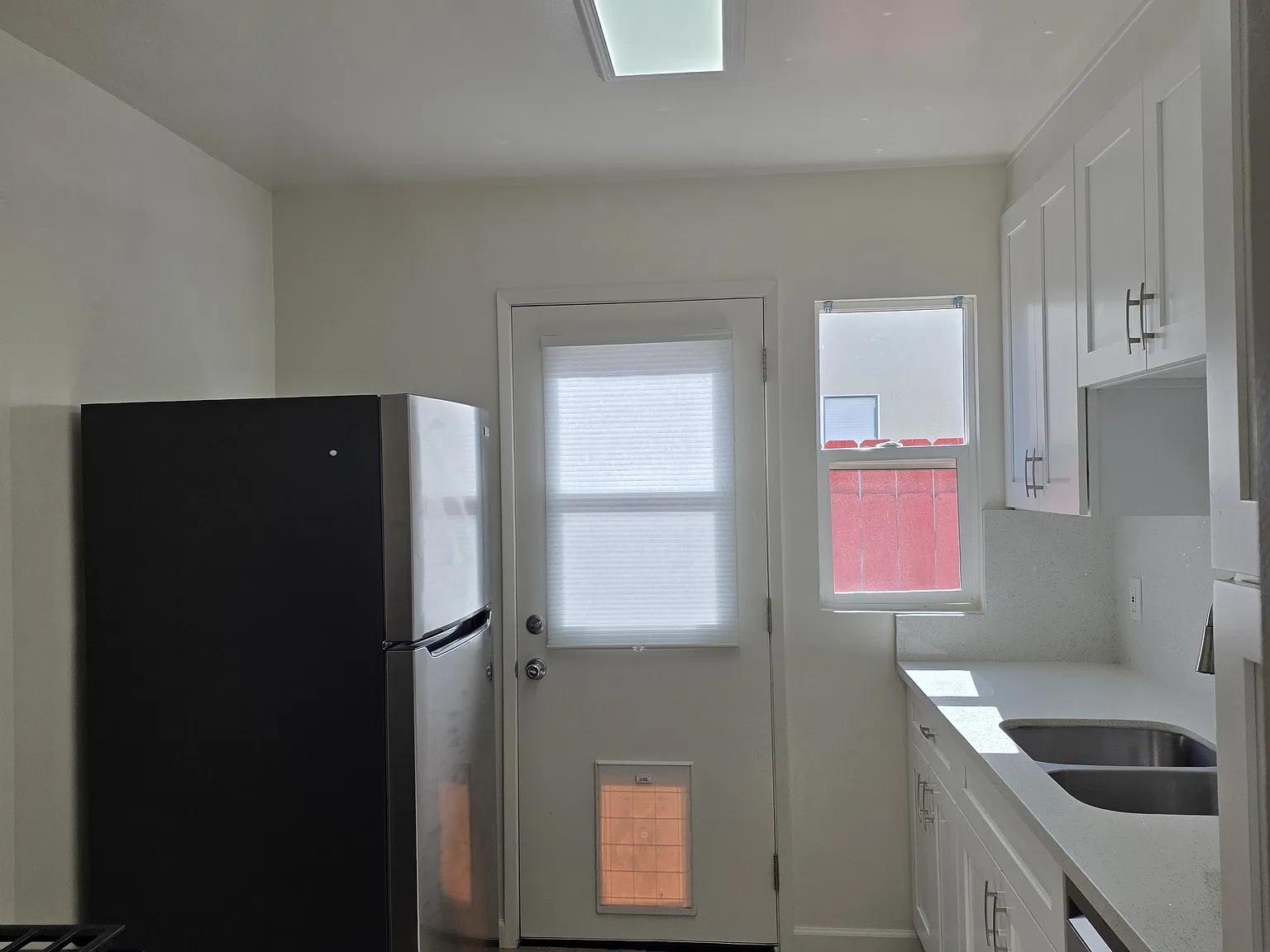 4824-26 Hidalgo Ave — Photo 2