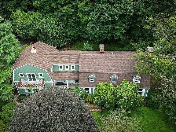 Front view of 2 Silo Ridge