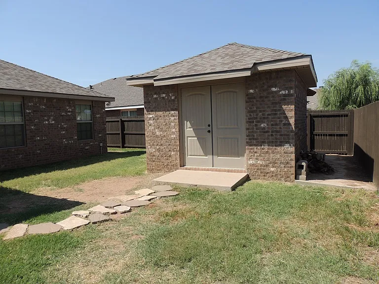 5706 Champions Dr — Photo 40