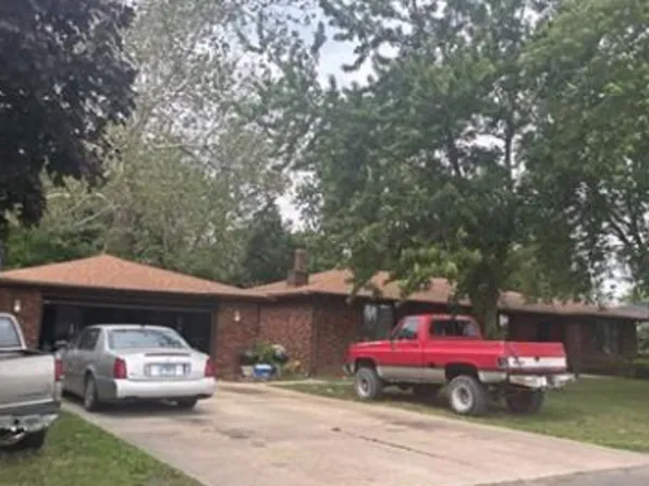 220 S Fall St, Paxton, IL 60957