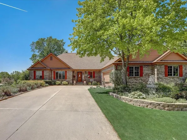 883 Oak Ridge CIRCLE, Hartford, WI 53027