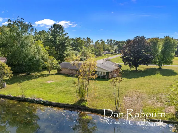 3261 River Ln, Hastings, MI 49058