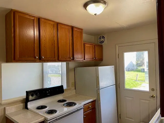 3 bed, $1,185 — Photo 2