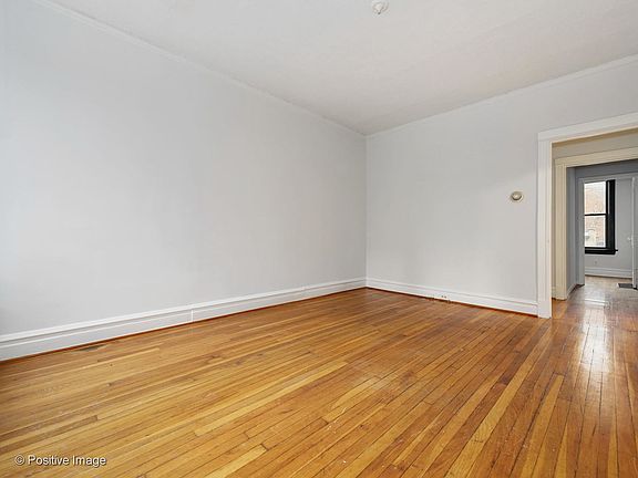 5th image of 1318 W Elmdale Ave #1