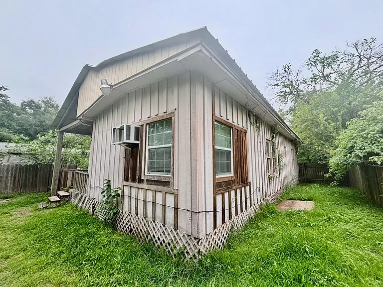 6124 Goforth St — Photo 18