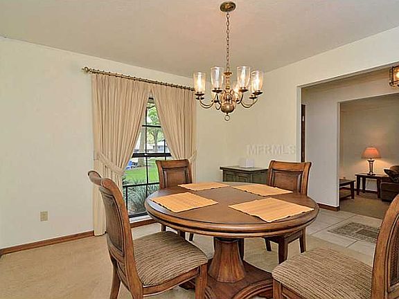 5th image of 1113 Oakridge Manor Dr