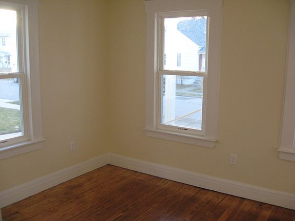 4th image of 69 Lakewood Ter