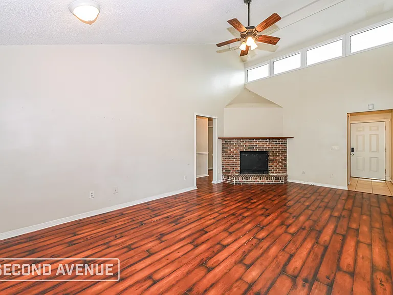 1540 Lake Shore Blvd — Photo 4