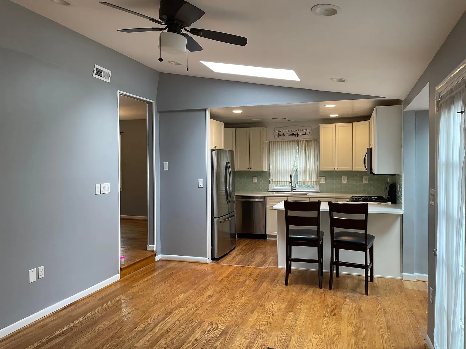 4 bed, 1480 sqft, $3,700 — Photo 4