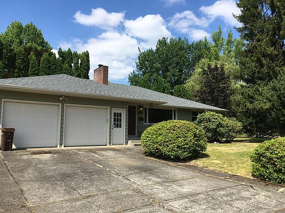 2nd image of 4835 SE Rockwood St