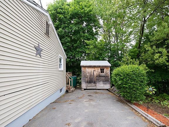 3rd image of 16 Wildwood Dr