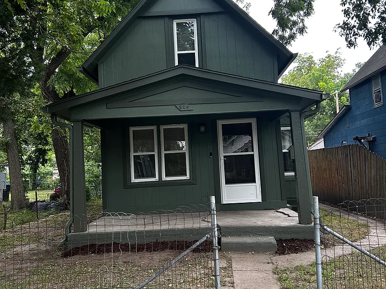 804 NE Oakland Ave — Photo 1