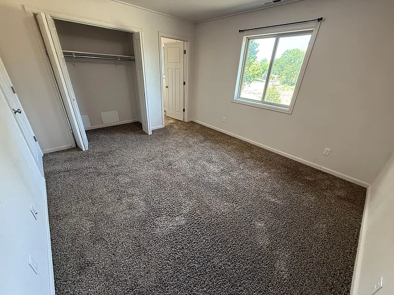 418 W Pershing — Photo 26