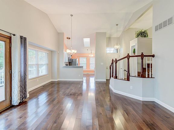 5th image of 2066 King Arthur Ct