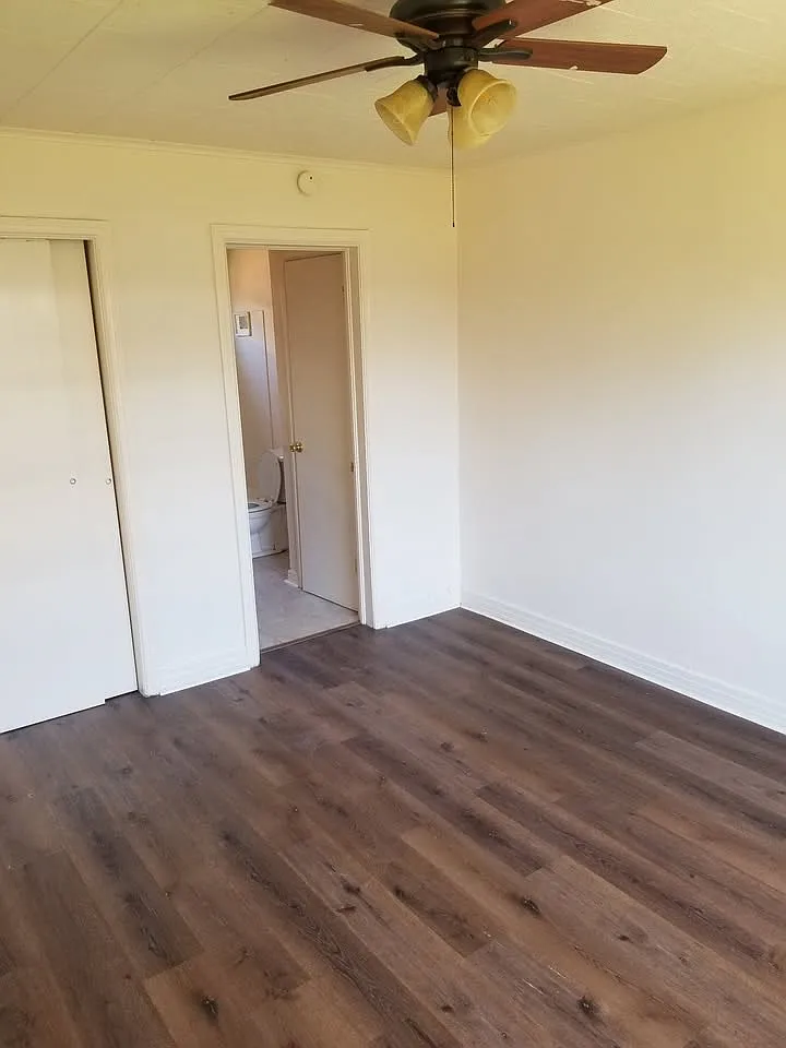 112 Singleton St — Photo 3
