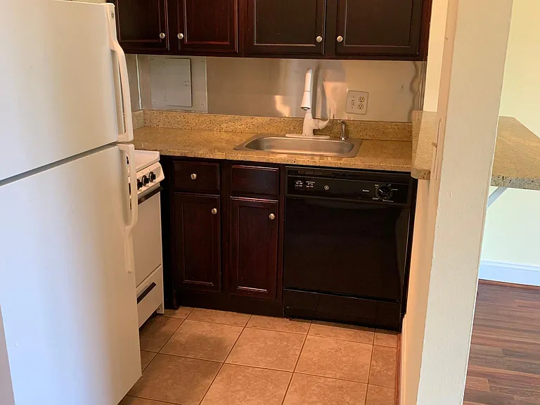 2800 Wisconsin Ave NW #410 — Photo 14