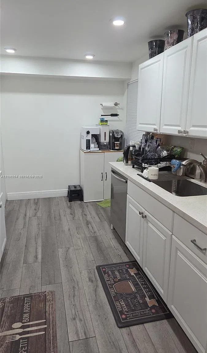 Lago West Condominium — Photo 4