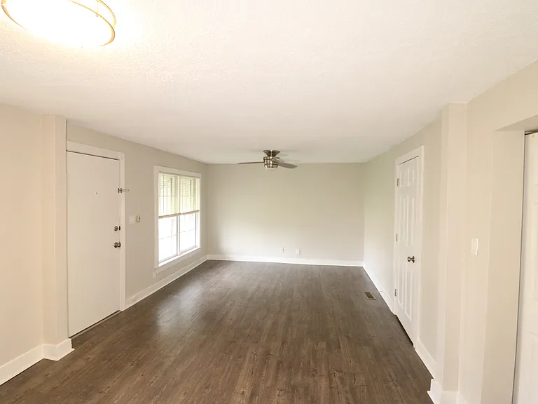 2511 Larry St SW — Photo 2