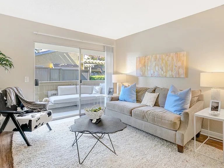 Torrey Pines Apartment Homes — Photo 15