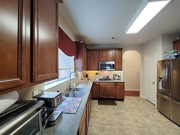 3rd image of 7639 Shavano Ln