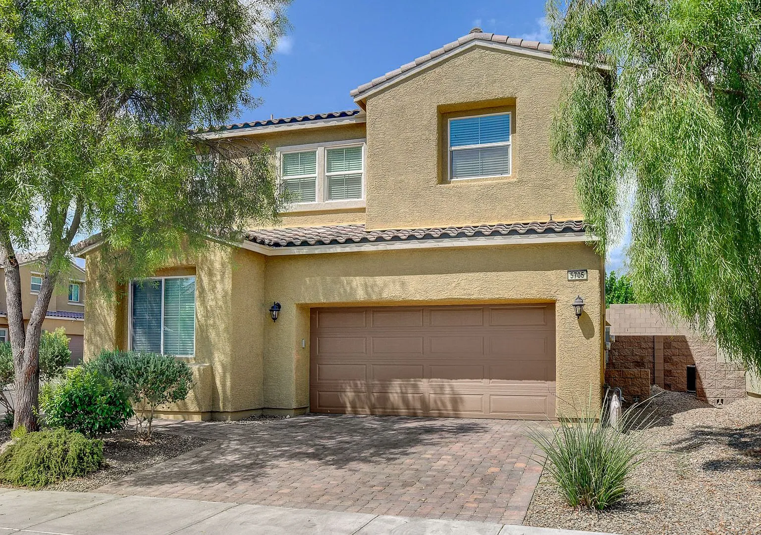 Welcome to this beautifully maintained 4-bedroom, 3-bath home in the gated Ann & Willis community. — Photo 2