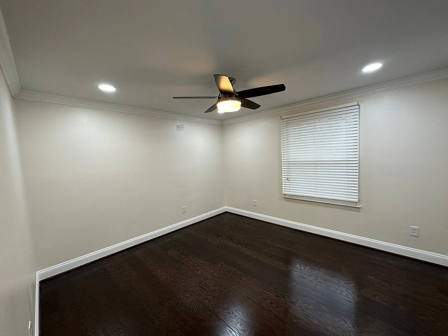 4 bed, 1600 sqft, $2,400 — Photo 4