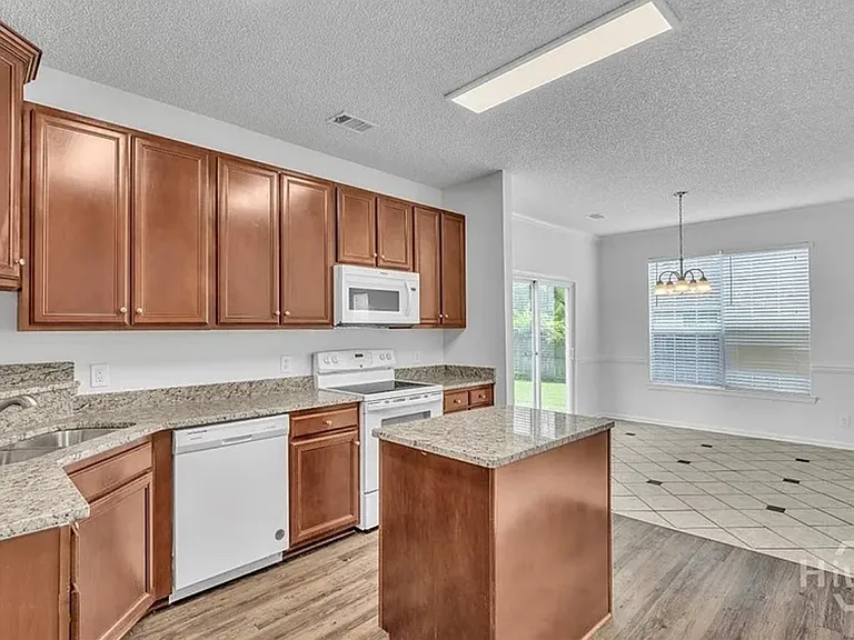 114 Raindance Rd — Photo 4