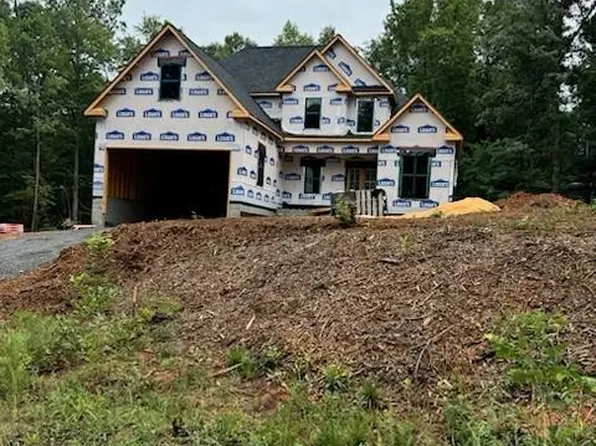 5864 Kingsway Blvd, Hickory, NC 28602