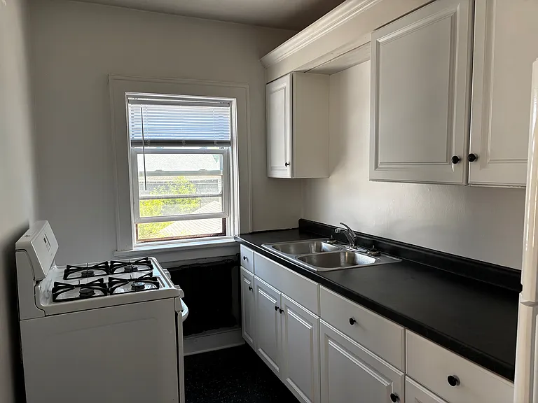 3546 N Oakland Ave #7 — Photo 5