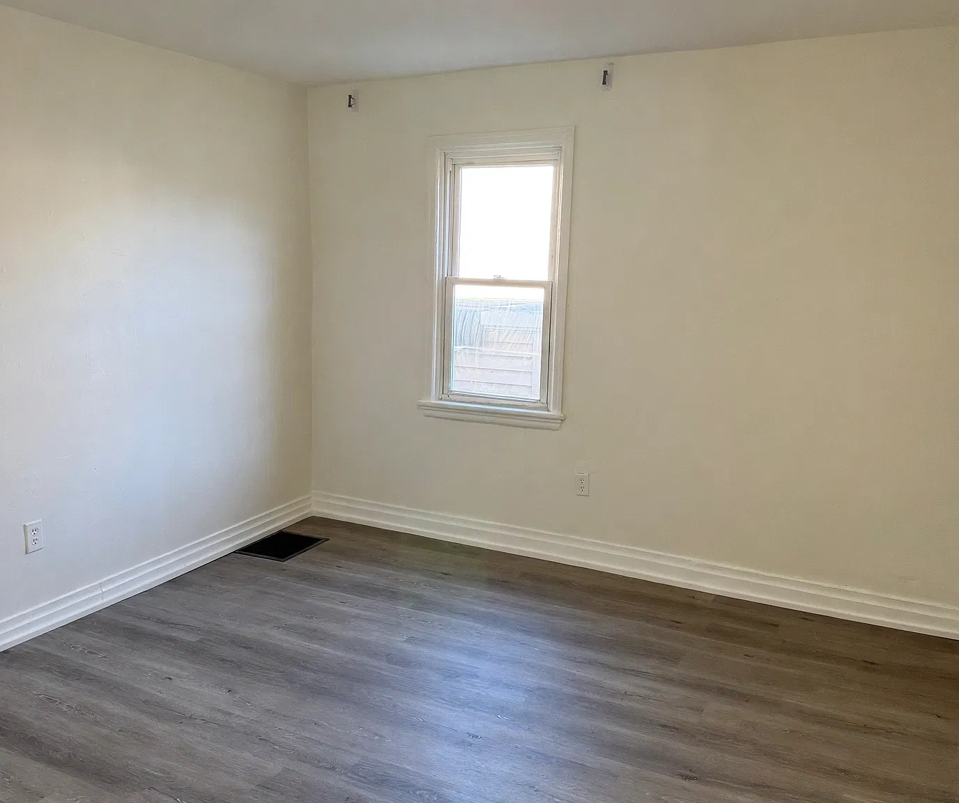 1 bed, 1000 sqft, $1,200 — Photo 2