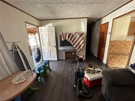 5th image of 1001 Kanawha St