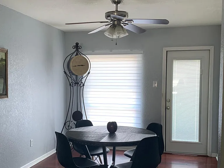 313 Norfolk Dr — Photo 5