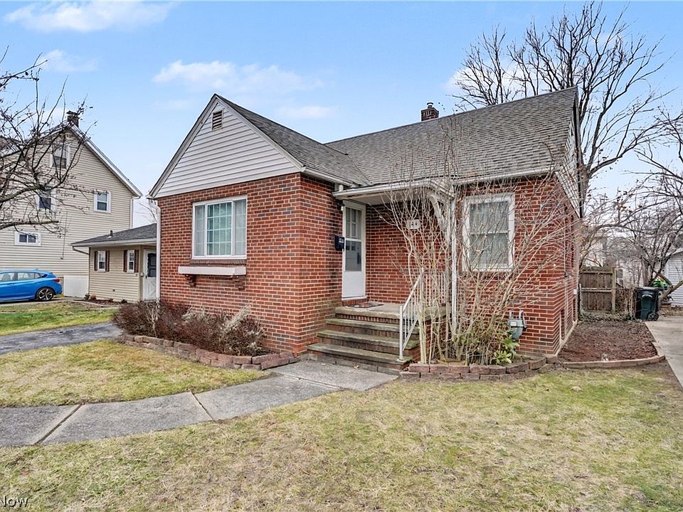1st image of 144 Roosevelt Ave