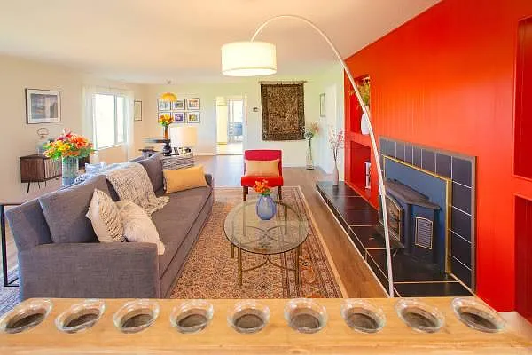 827 Watertrough Rd — Photo 4
