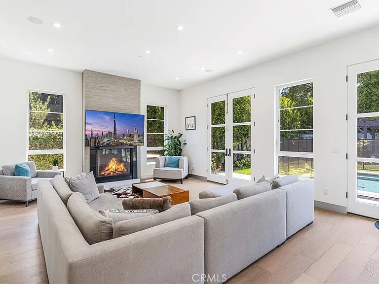 4435 Camellia — Photo 19