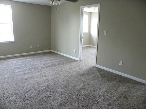 2nd image of 947 Tyne Cir